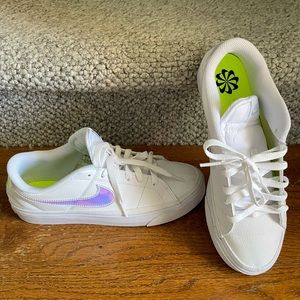 Nike Tennis Shoes (Size 9)